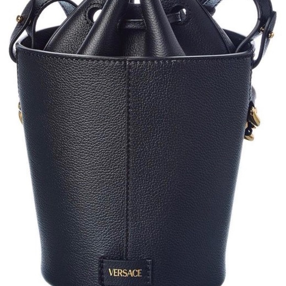 Host pick🎉🎉 La Medusa bucket bag by viviglam 👛👜👛 - Picture 3 of 7